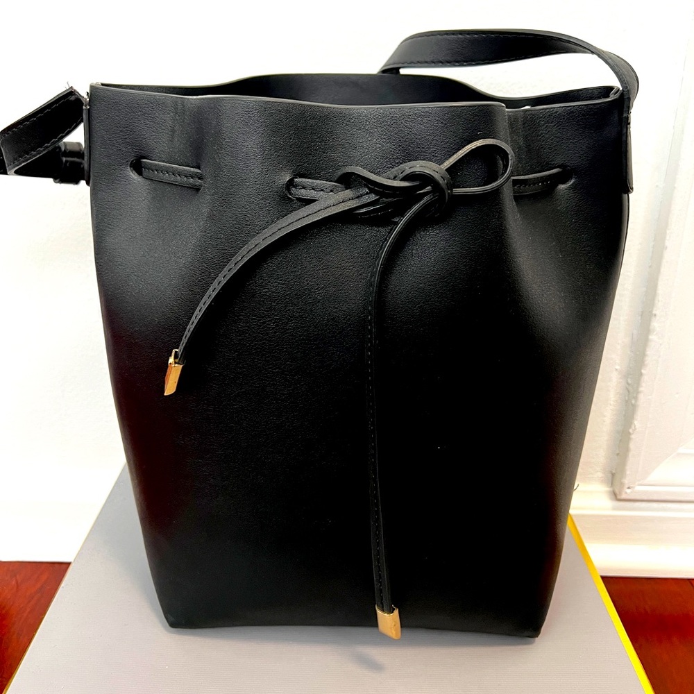 Black bucket bag